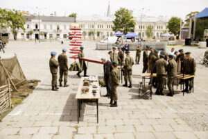 08.07.2016 Kielce. Plac Wolności. Przygotowania do Pikniku ze Szczytem Nato. / Jarosław Kubalski / Radio Kielce