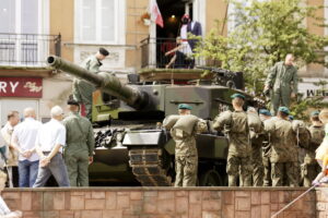 08.07.2016 Kielce. Plac Wolności. Przygotowania do Pikniku ze Szczytem Nato. / Jarosław Kubalski / Radio Kielce