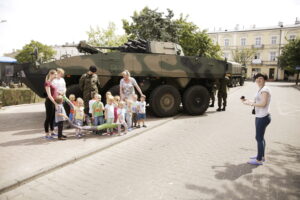 08.07.2016 Kielce. Plac Wolności. Przygotowania do Pikniku ze Szczytem Nato. / Jarosław Kubalski / Radio Kielce