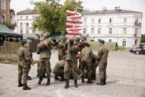 08.07.2016 Kielce. Plac Wolności. Przygotowania do Pikniku ze Szczytem Nato. / Jarosław Kubalski / Radio Kielce