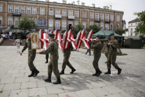 08.07.2016 Kielce. Plac Wolności. Przygotowania do Pikniku ze Szczytem Nato. / Jarosław Kubalski / Radio Kielce