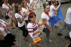 11.07.2016 Kielce. Festiwal Harcerski. Korowód. / Jarosław Kubalski / Radio Kielce