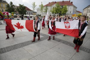 11.07.2016 Kielce. Festiwal Harcerski. Korowód. / Jarosław Kubalski / Radio Kielce