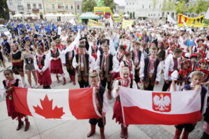 11.07.2016 Kielce. Festiwal Harcerski. Korowód. / Jarosław Kubalski / Radio Kielce