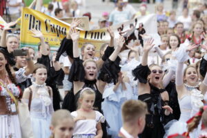 11.07.2016 Kielce. Festiwal Harcerski. Korowód. / Jarosław Kubalski / Radio Kielce