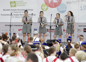 11.07.2016 Kielce. Festiwal Harcerski. Korowód. / Jarosław Kubalski / Radio Kielce