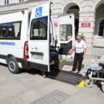 11.07.2016 Kielce. Miasto Kielce przekazało świętokrzyskiemu pogotowiu samochód do przewozu osób niepełnosprawnych. / Jarosław Kubalski / Radio Kielce