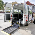 11.07.2016 Kielce. Miasto Kielce przekazało świętokrzyskiemu pogotowiu samochód do przewozu osób niepełnosprawnych. / Jarosław Kubalski / Radio Kielce