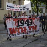 11.07.2016 Kielce. Upamiętnienie zbrodni wołyńskiej. Uczestnicy przeszli od katedry na cmentarz partyzancki. / Jarosław Kubalski / Radio Kielce