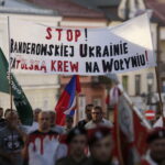 11.07.2016 Kielce. Upamiętnienie zbrodni wołyńskiej. Uczestnicy przeszli od katedry na cmentarz partyzancki. / Jarosław Kubalski / Radio Kielce