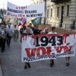 11.07.2016 Kielce. Upamiętnienie zbrodni wołyńskiej. Uczestnicy przeszli od katedry na cmentarz partyzancki. / Jarosław Kubalski / Radio Kielce