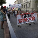 11.07.2016 Kielce. Upamiętnienie zbrodni wołyńskiej. Uczestnicy przeszli od katedry na cmentarz partyzancki. / Jarosław Kubalski / Radio Kielce