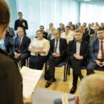 13.07.2016 Kielce. Wojewoda świętokrzyski Agata Wojtyszek wręczyła przedstawicielom samorządów promesy na usuwanie skutków ulewnych deszczy. / Jarosław Kubalski / Radio Kielce