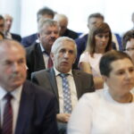 13.07.2016 Kielce. Wojewoda świętokrzyski Agata Wojtyszek wręczyła przedstawicielom samorządów promesy na usuwanie skutków ulewnych deszczy. / Jarosław Kubalski / Radio Kielce