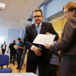 13.07.2016 Kielce. Wojewoda świętokrzyski Agata Wojtyszek wręczyła przedstawicielom samorządów promesy na usuwanie skutków ulewnych deszczy. / Jarosław Kubalski / Radio Kielce