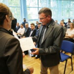 13.07.2016 Kielce. Wojewoda świętokrzyski Agata Wojtyszek wręczyła przedstawicielom samorządów promesy na usuwanie skutków ulewnych deszczy. / Jarosław Kubalski / Radio Kielce