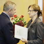 13.07.2016 Kielce. Wojewoda świętokrzyski Agata Wojtyszek wręczyła przedstawicielom samorządów promesy na usuwanie skutków ulewnych deszczy. / Jarosław Kubalski / Radio Kielce