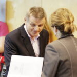 13.07.2016 Kielce. Wojewoda świętokrzyski Agata Wojtyszek wręczyła przedstawicielom samorządów promesy na usuwanie skutków ulewnych deszczy. / Jarosław Kubalski / Radio Kielce