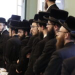 17.07.2016 Kielce. Chasydzi przybyli z USA, Wielkiej Brytanii i Izraela , by przybić mezuzy w Domu Modlitewnym Herszla Zagajskiego i wkopać kamień węgielny pod dom pielgrzyma. / Jarosław Kubalski / Radio Kielce