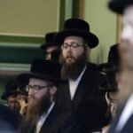 17.07.2016 Kielce. Chasydzi przybyli z USA, Wielkiej Brytanii i Izraela , by przybić mezuzy w Domu Modlitewnym Herszla Zagajskiego i wkopać kamień węgielny pod dom pielgrzyma. / Jarosław Kubalski / Radio Kielce