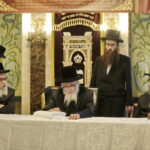 17.07.2016 Kielce. Chasydzi przybyli z USA, Wielkiej Brytanii i Izraela , by przybić mezuzy w Domu Modlitewnym Herszla Zagajskiego i wkopać kamień węgielny pod dom pielgrzyma. / Jarosław Kubalski / Radio Kielce