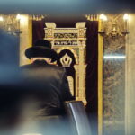 17.07.2016 Kielce. Chasydzi przybyli z USA, Wielkiej Brytanii i Izraela , by przybić mezuzy w Domu Modlitewnym Herszla Zagajskiego i wkopać kamień węgielny pod dom pielgrzyma. / Jarosław Kubalski / Radio Kielce