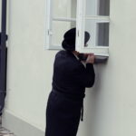 17.07.2016 Kielce. Chasydzi przybyli z USA, Wielkiej Brytanii i Izraela , by przybić mezuzy w Domu Modlitewnym Herszla Zagajskiego i wkopać kamień węgielny pod dom pielgrzyma. / Jarosław Kubalski / Radio Kielce