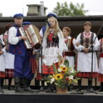 17.07.2016 Leśna Stara Wieś. 25 lecie zespołu pieśni i tańca Leśnianie. / Jarosław Kubalski / Radio Kielce