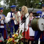 17.07.2016 Leśna Stara Wieś. 25 lecie zespołu pieśni i tańca Leśnianie. / Jarosław Kubalski / Radio Kielce