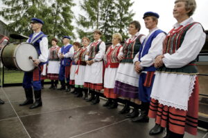 17.07.2016 Leśna Stara Wieś. 25 lecie zespołu pieśni i tańca Leśnianie. / Jarosław Kubalski / Radio Kielce