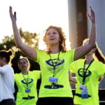 20.07.2016 Kielce. Pielgrzymi z Ukrainy i Włoch bawią się przed kościołem św. Józefa. / Jarosław Kubalski / Radio Kielce