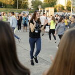 20.07.2016 Kielce. Pielgrzymi z Ukrainy i Włoch bawią się przed kościołem św. Józefa. / Jarosław Kubalski / Radio Kielce