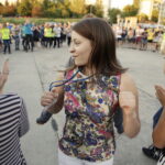 20.07.2016 Kielce. Pielgrzymi z Ukrainy i Włoch bawią się przed kościołem św. Józefa. / Jarosław Kubalski / Radio Kielce