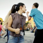 20.07.2016 Kielce. Pielgrzymi z Ukrainy i Włoch bawią się przed kościołem św. Józefa. / Jarosław Kubalski / Radio Kielce