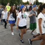 20.07.2016 Kielce. Pielgrzymi z Ukrainy i Włoch bawią się przed kościołem św. Józefa. / Jarosław Kubalski / Radio Kielce