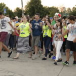 20.07.2016 Kielce. Pielgrzymi z Ukrainy i Włoch bawią się przed kościołem św. Józefa. / Jarosław Kubalski / Radio Kielce