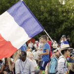 21.07.2016 Pielgrzymi z różnych krajów, zdążający na Światowe Dni Młodzieży w Krakowie spotkali się w Wiślicy. / Jarosław Kubalski / Radio Kielce