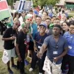 21.07.2016 Pielgrzymi z różnych krajów, zdążający na Światowe Dni Młodzieży w Krakowie spotkali się w Wiślicy. / Jarosław Kubalski / Radio Kielce