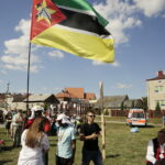 21.07.2016 Pielgrzymi z różnych krajów, zdążający na Światowe Dni Młodzieży w Krakowie spotkali się w Wiślicy. / Jarosław Kubalski / Radio Kielce