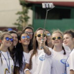 21.07.2016 Pielgrzymi z różnych krajów, zdążający na Światowe Dni Młodzieży w Krakowie spotkali się w Wiślicy. / Jarosław Kubalski / Radio Kielce