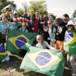 21.07.2016 Pielgrzymi z różnych krajów, zdążający na Światowe Dni Młodzieży w Krakowie spotkali się w Wiślicy. / Jarosław Kubalski / Radio Kielce