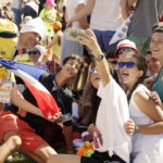 21.07.2016 Pielgrzymi z różnych krajów, zdążający na Światowe Dni Młodzieży w Krakowie spotkali się w Wiślicy. / Jarosław Kubalski / Radio Kielce