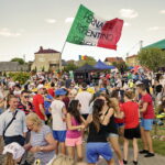 21.07.2016 Pielgrzymi z różnych krajów, zdążający na Światowe Dni Młodzieży w Krakowie spotkali się w Wiślicy. / Jarosław Kubalski / Radio Kielce