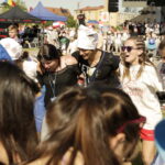 21.07.2016 Pielgrzymi z różnych krajów, zdążający na Światowe Dni Młodzieży w Krakowie spotkali się w Wiślicy. / Jarosław Kubalski / Radio Kielce