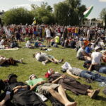 21.07.2016 Pielgrzymi z różnych krajów, zdążający na Światowe Dni Młodzieży w Krakowie spotkali się w Wiślicy. / Jarosław Kubalski / Radio Kielce