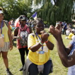 21.07.2016 Pielgrzymi z różnych krajów, zdążający na Światowe Dni Młodzieży w Krakowie spotkali się w Wiślicy. / Jarosław Kubalski / Radio Kielce