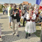 21.07.2016 Pielgrzymi z różnych krajów, zdążający na Światowe Dni Młodzieży w Krakowie spotkali się w Wiślicy. / Jarosław Kubalski / Radio Kielce
