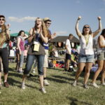 21.07.2016 Pielgrzymi z różnych krajów, zdążający na Światowe Dni Młodzieży w Krakowie spotkali się w Wiślicy. / Jarosław Kubalski / Radio Kielce