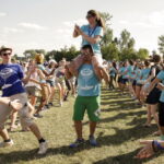 21.07.2016 Pielgrzymi z różnych krajów, zdążający na Światowe Dni Młodzieży w Krakowie spotkali się w Wiślicy. / Jarosław Kubalski / Radio Kielce