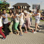 21.07.2016 Pielgrzymi z różnych krajów, zdążający na Światowe Dni Młodzieży w Krakowie spotkali się w Wiślicy. / Jarosław Kubalski / Radio Kielce